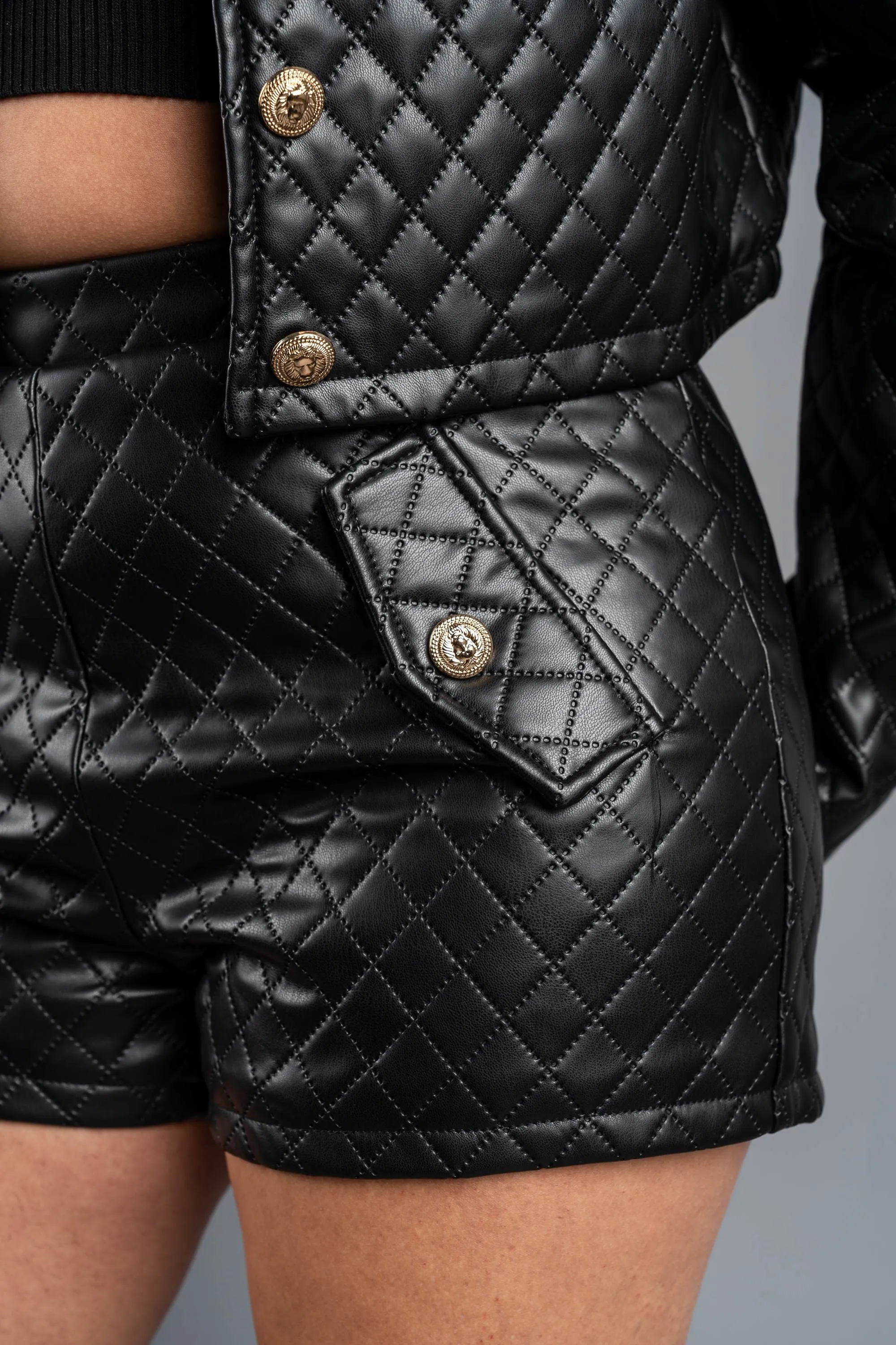 CHIC QUILTED LEATHER CROPPED JACKET & SHORTS SET