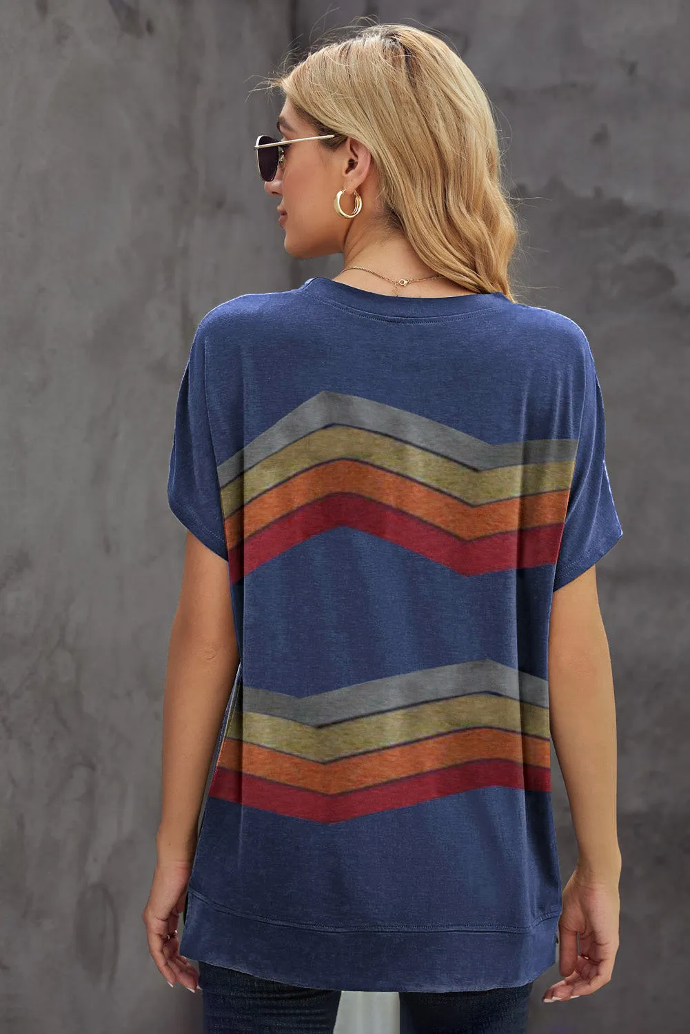 Colorful Wavy Stripes Print Short Sleeve Tee