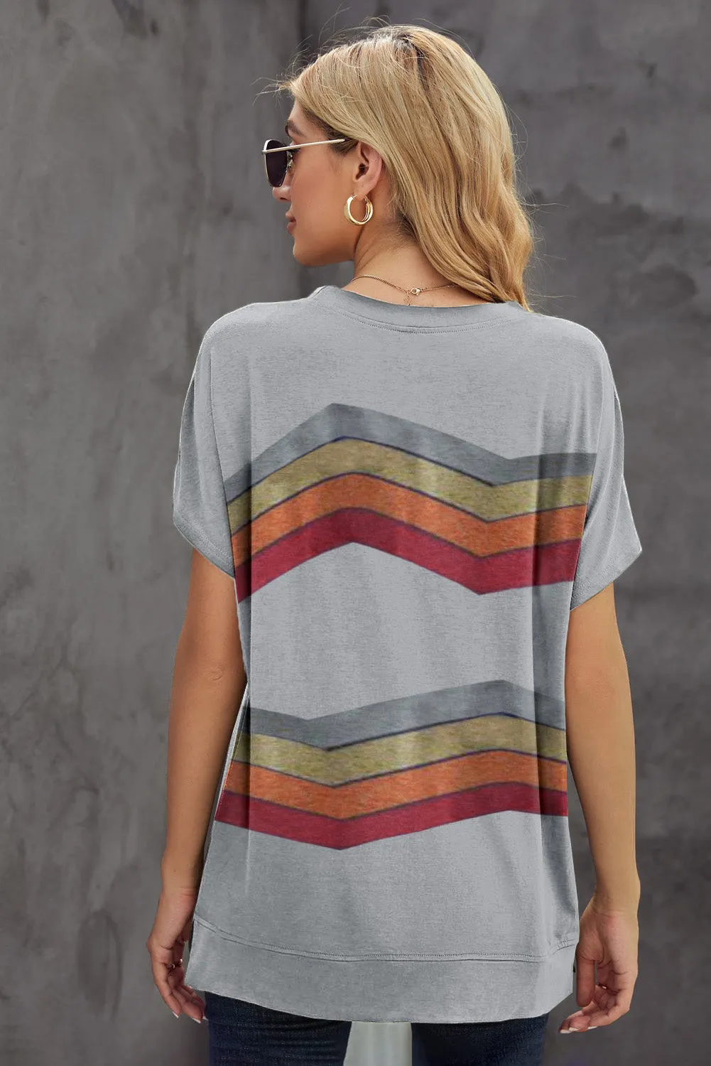 Colorful Wavy Stripes Print Short Sleeve Tee