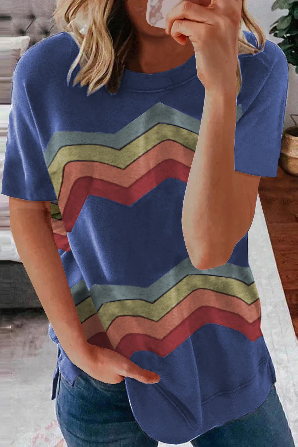 Colorful Wavy Stripes Print Short Sleeve Tee