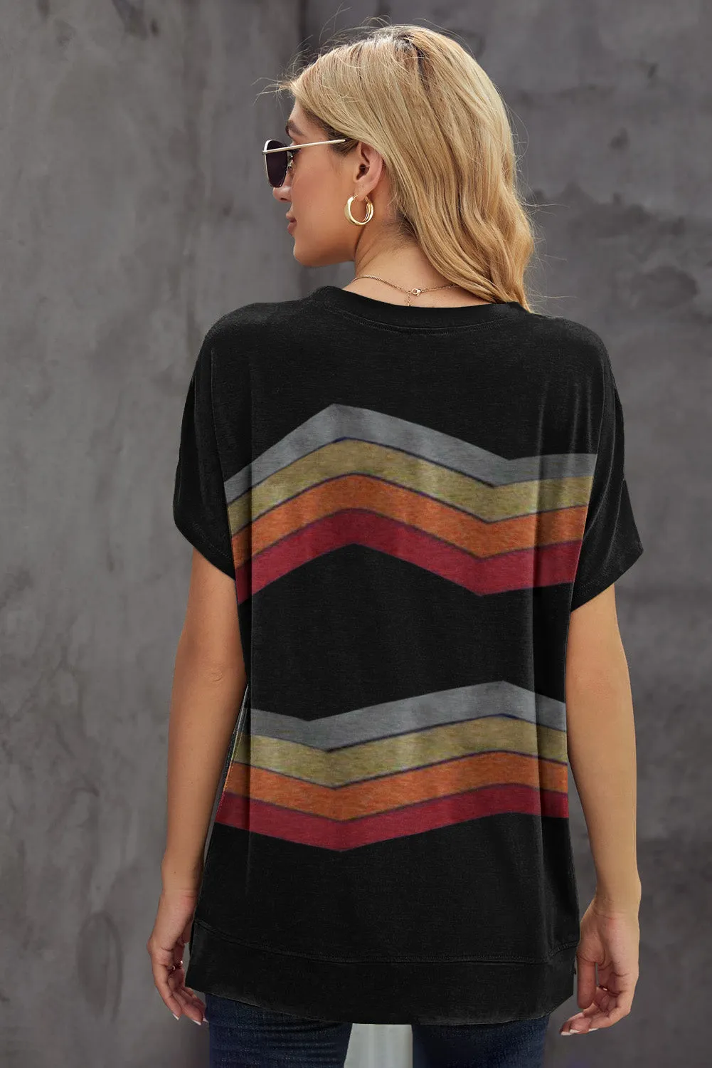 Colorful Wavy Stripes Print Short Sleeve Tee