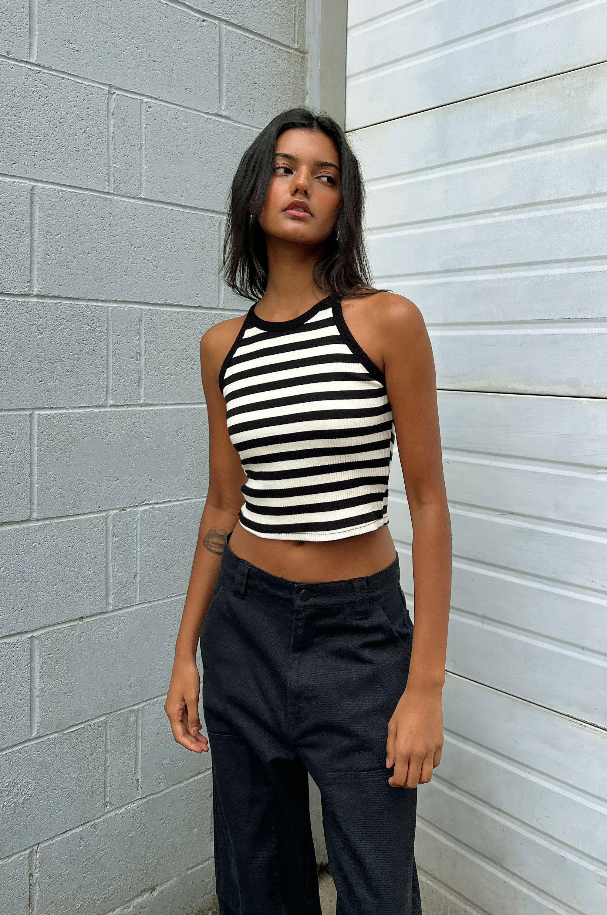 CONTRAST TRIM CROPPED TOP