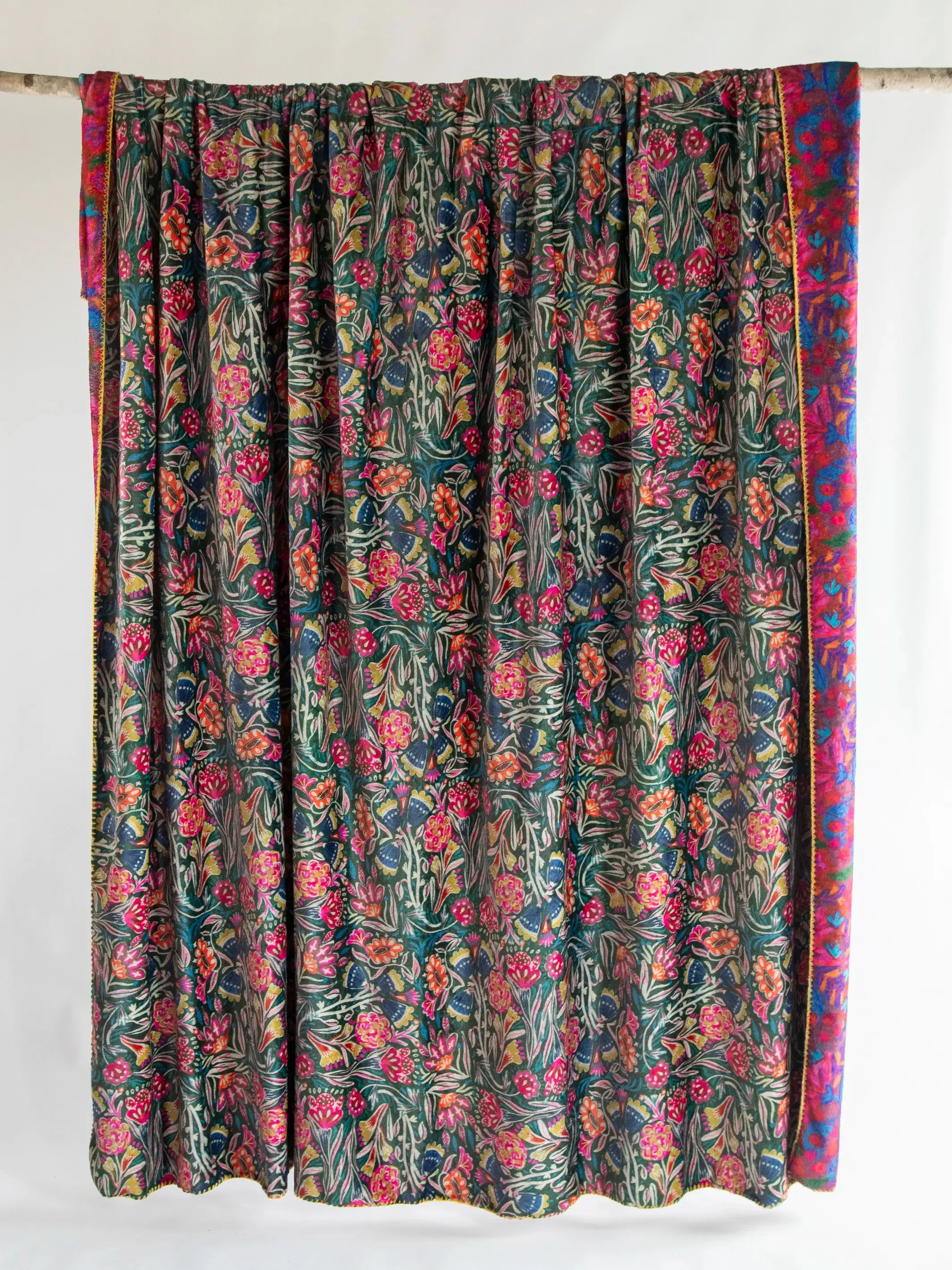 Double-Sided Cozy Bed Blanket - Green Lined Floral