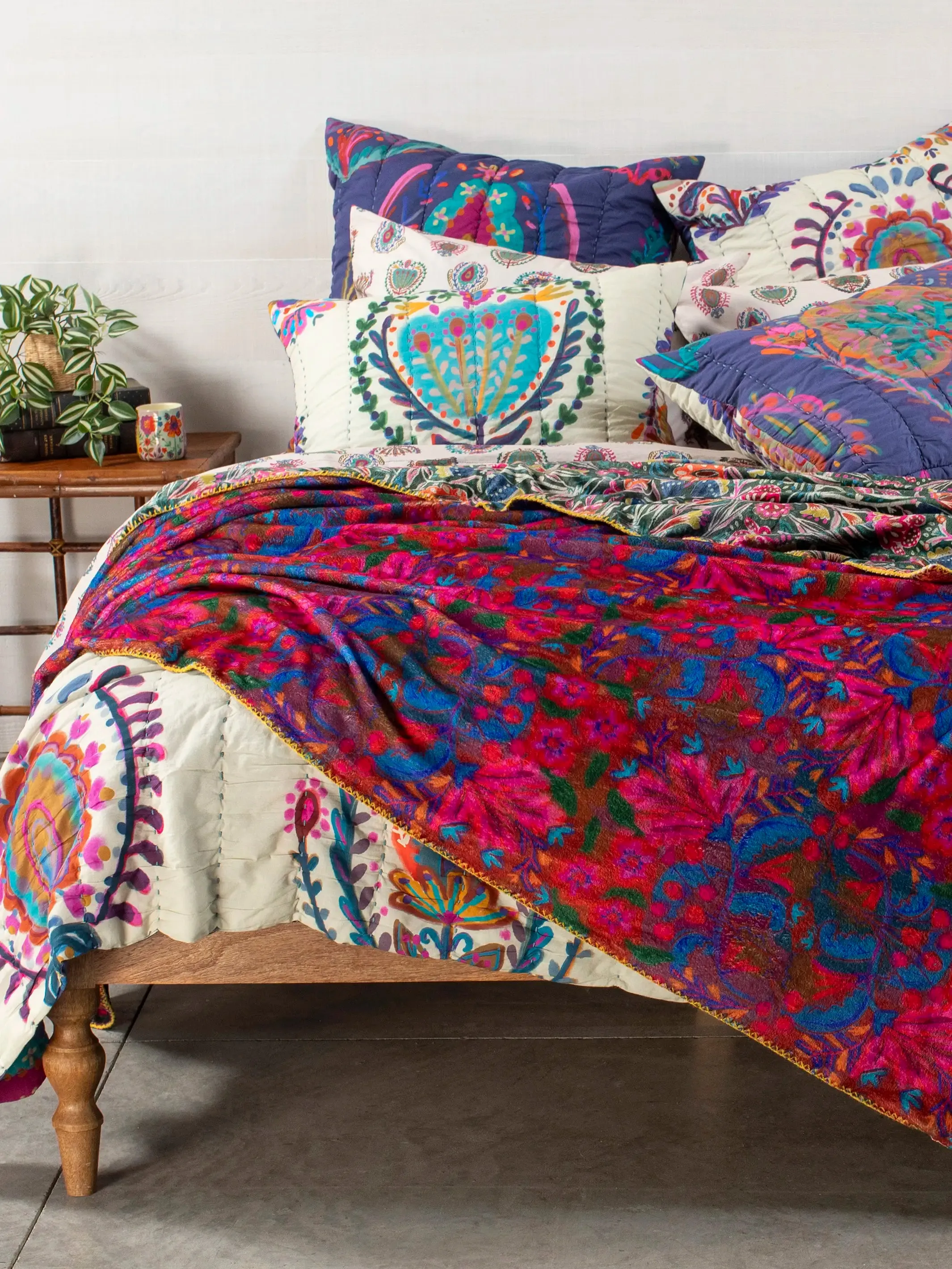 Double-Sided Cozy Bed Blanket - Green Lined Floral