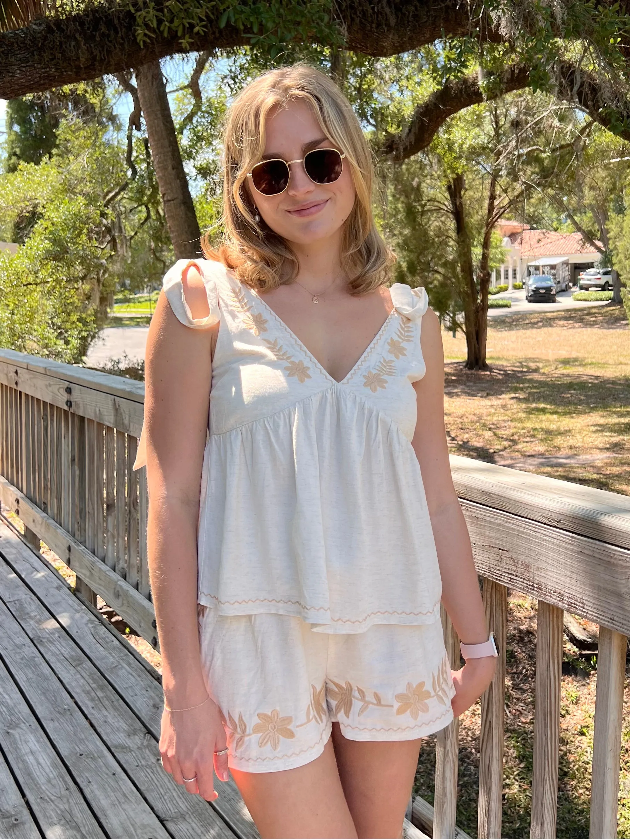 JADE EMBROIDERED SHORTS IN OATMEAL